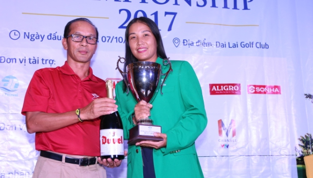 Golfer Vân Anh bảo vệ danh hiệu Ciputra Golf Club Championship, lần đầu sở hữu áo jacket